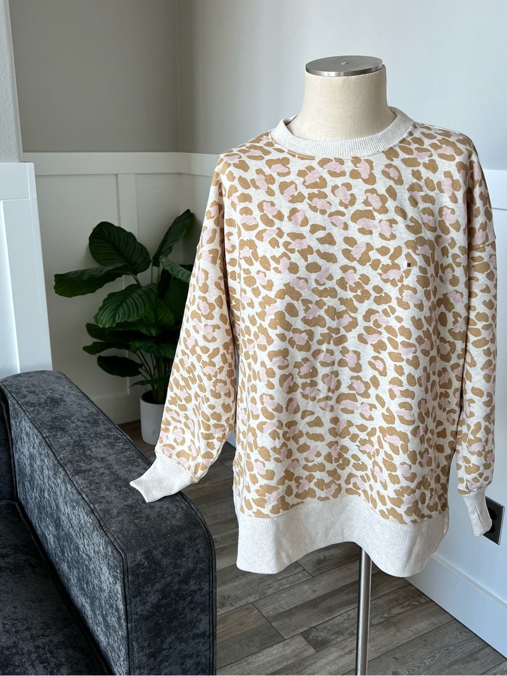 NWOT Aerie Women’s Leopard Sweater Size Medium
